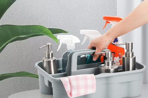 How to Put Together a Bathroom Cleaning Caddy