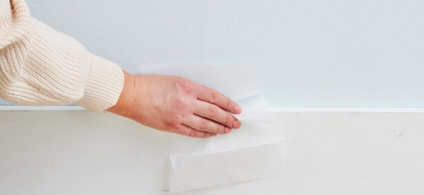 3 Natural Cleaning Solutions for White Baseboards