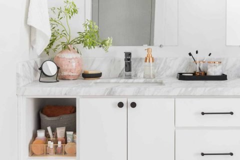 How to Declutter the Bathroom