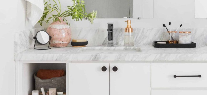 How to Declutter the Bathroom