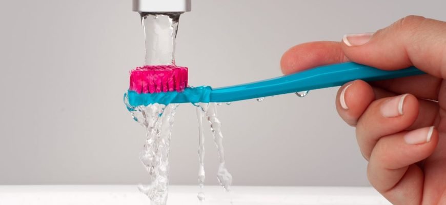 How to Disinfect Toothbrushes