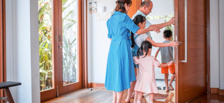 How to Keep Your Apartment Clean When You’re Always on the Go