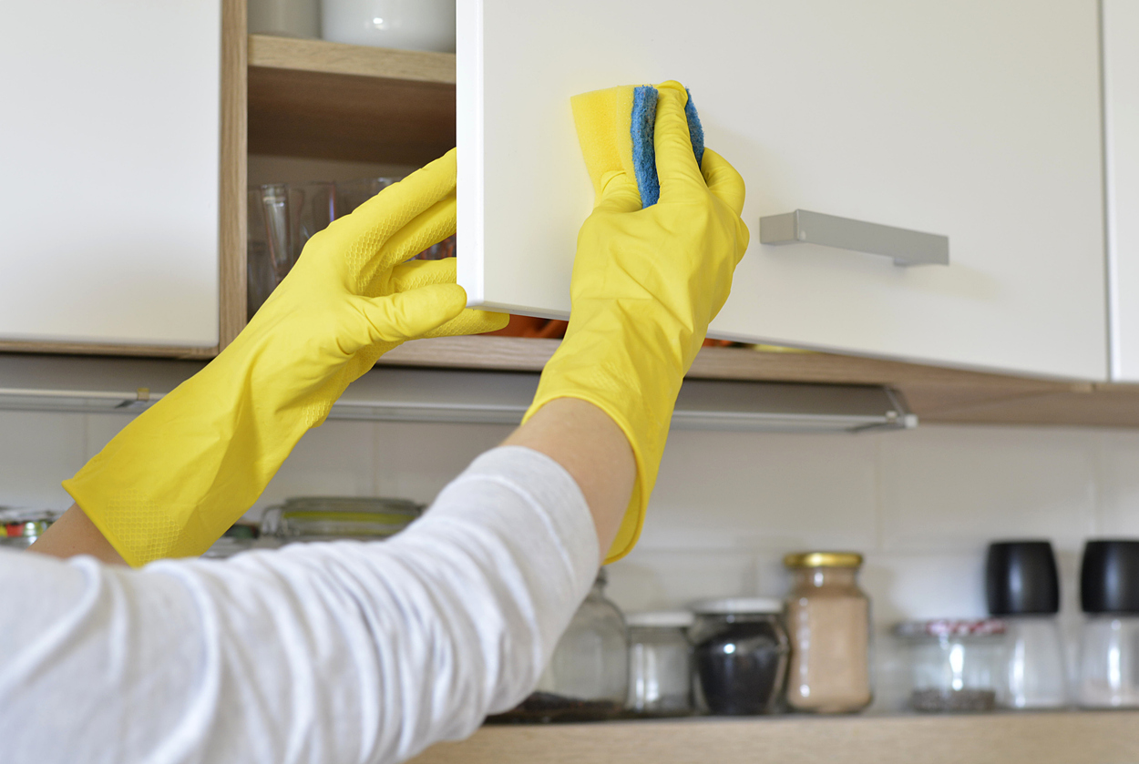 How to Clean Sticky Grease off Kitchen Cabinets | Ovenclean