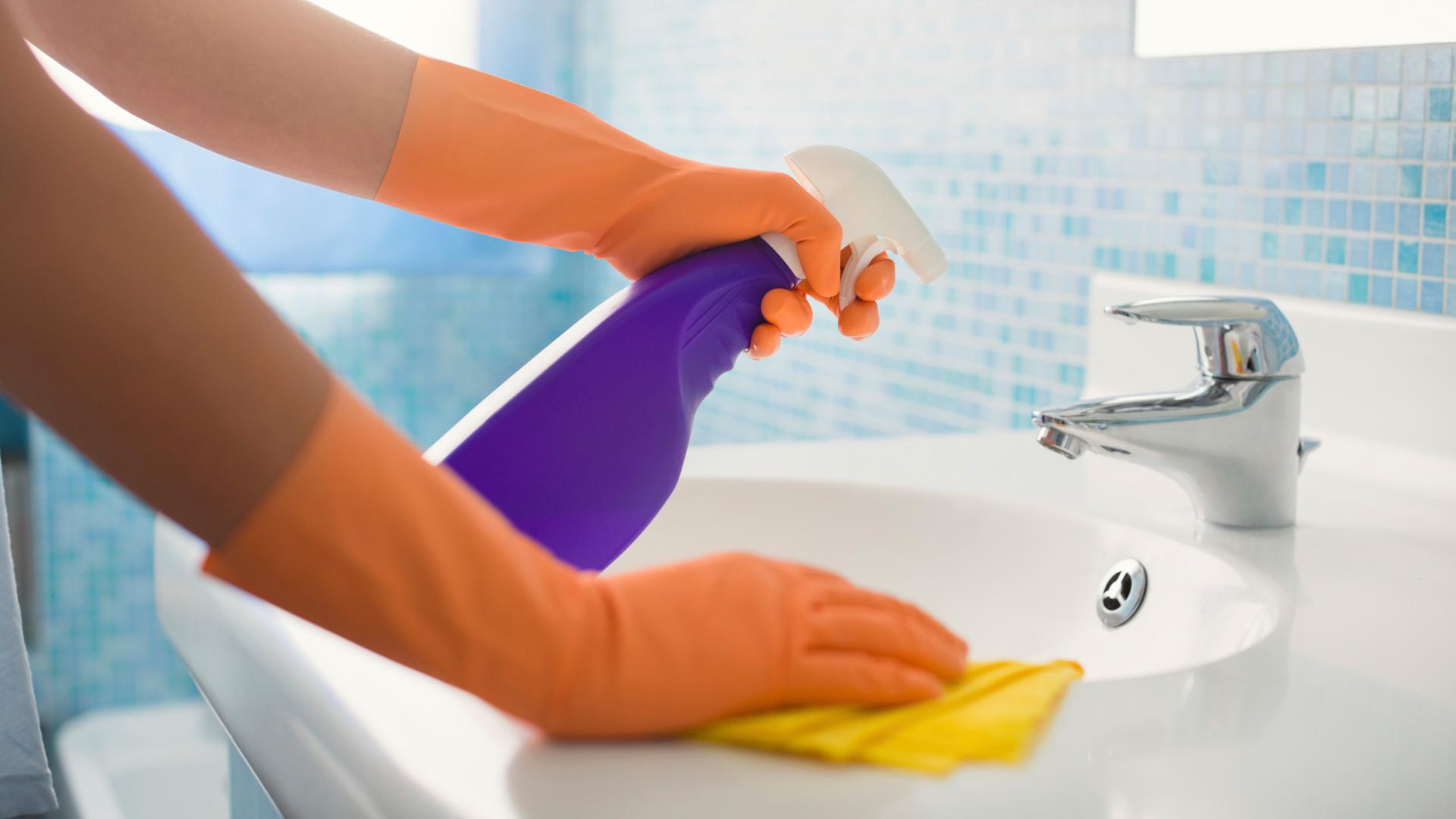 Goodbye, gunk: How to clean mineral buildup in your sink and shower – SheKnows