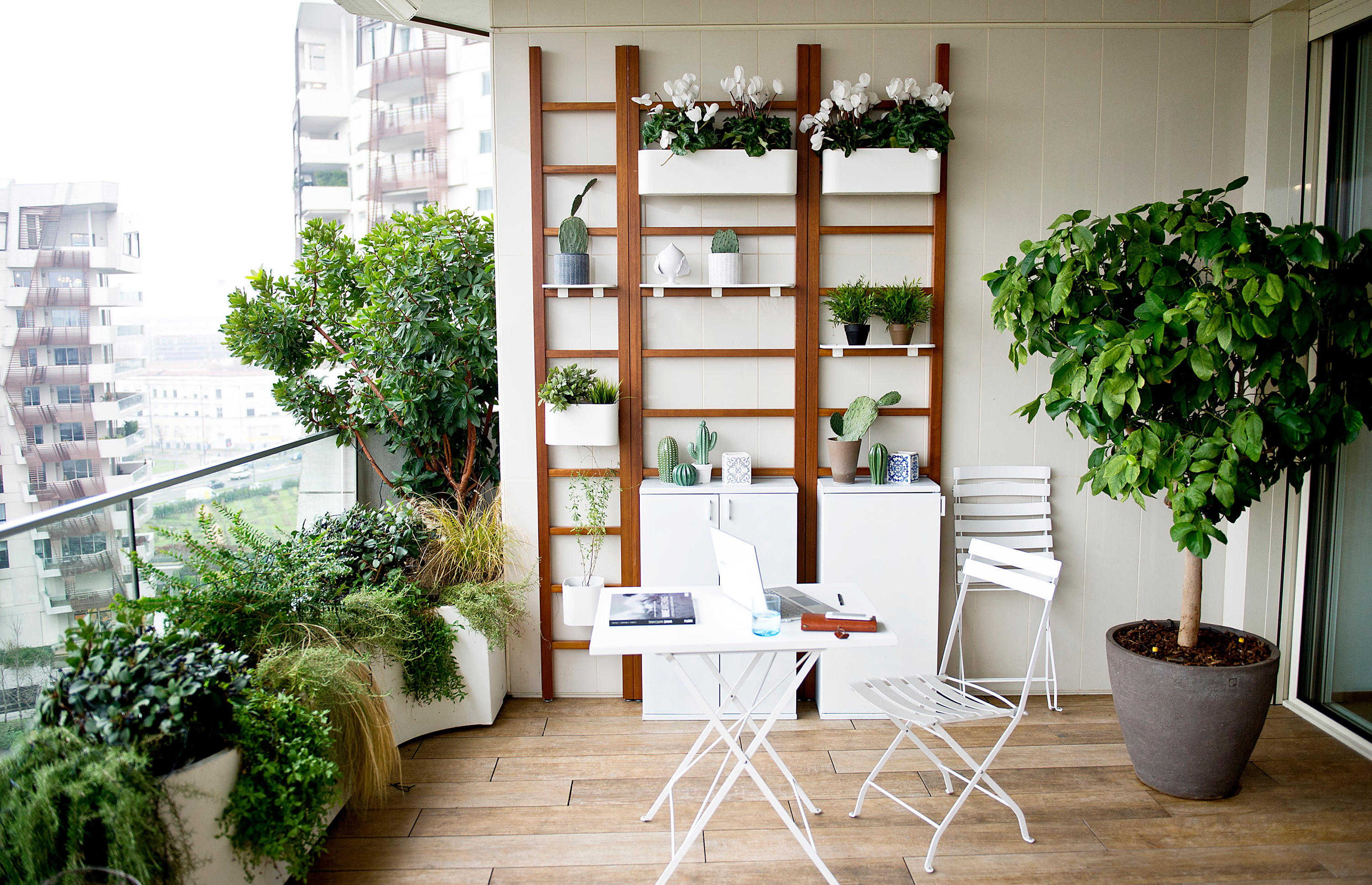 Urban Balcony & muebles de diseño | Architonic