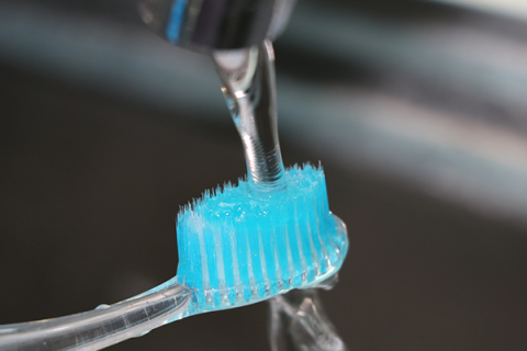 How to Disinfect Toothbrushes